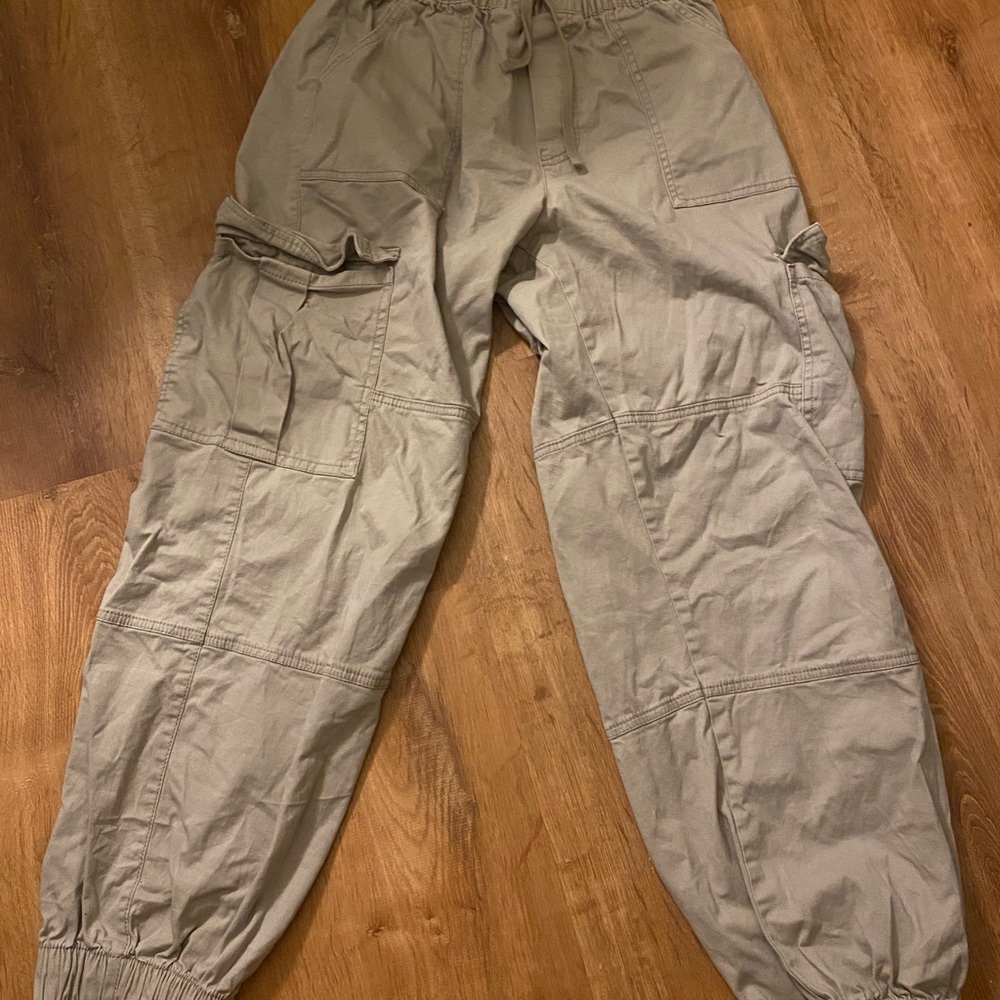 kaki (tanish) cargo joggers, size M, from aeropostal